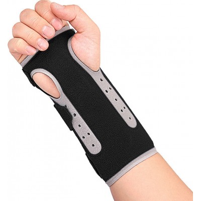 Черный бандаж на лучезапястный сустав при травме, переломе. Шина на лучезапястный сустав